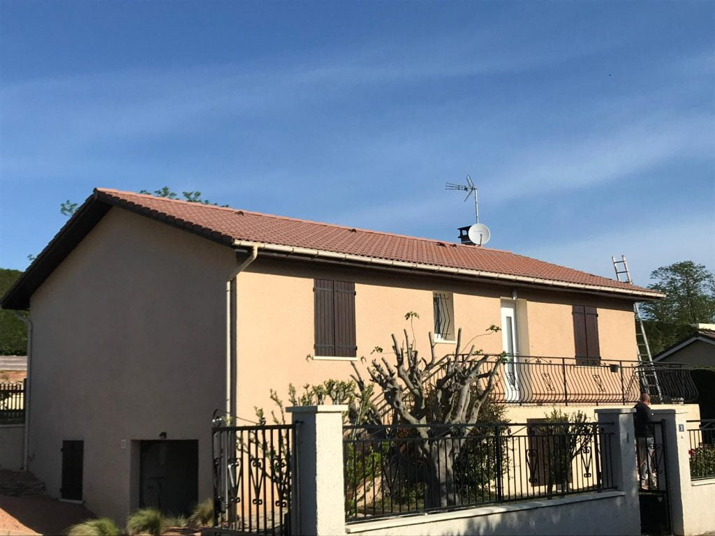 hydrofugation-toiture-colorée-avant hydrofugation toiture avant